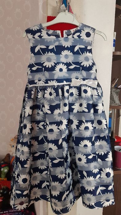 Продам нарядные платья