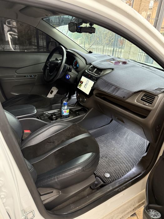 Продам свой кобальт белый 2024 автомат пробег 35,000 км фул наваротами