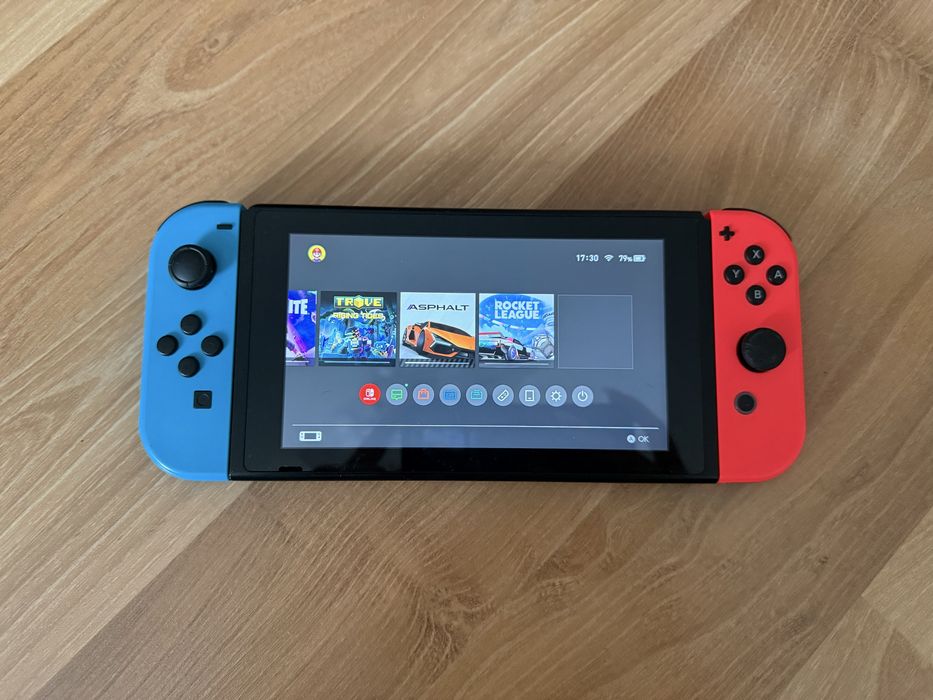 Nintendo switch в отлично състояние и игри