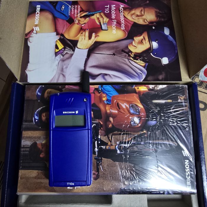 Ericsson T10 – NOU, în cutie
