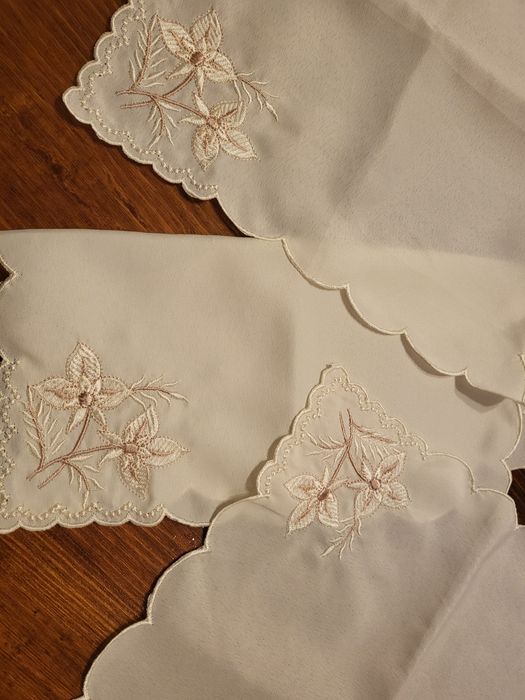 Копринени салфетки с бродерия 6 бр.