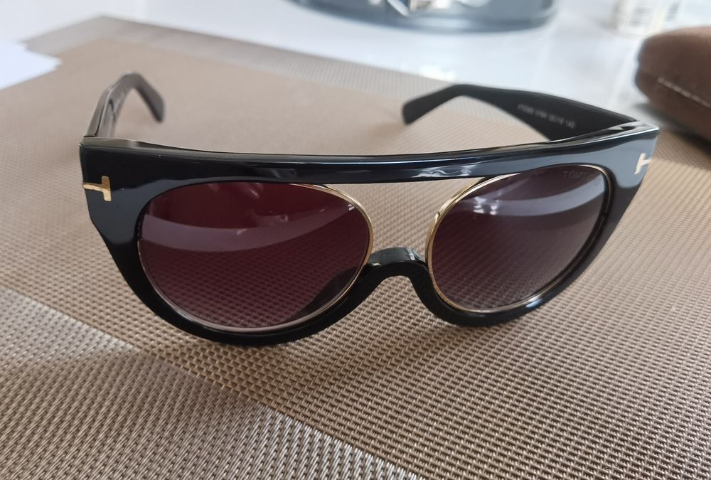 Черни дамски слънчеви очила TOM FORD ALANA