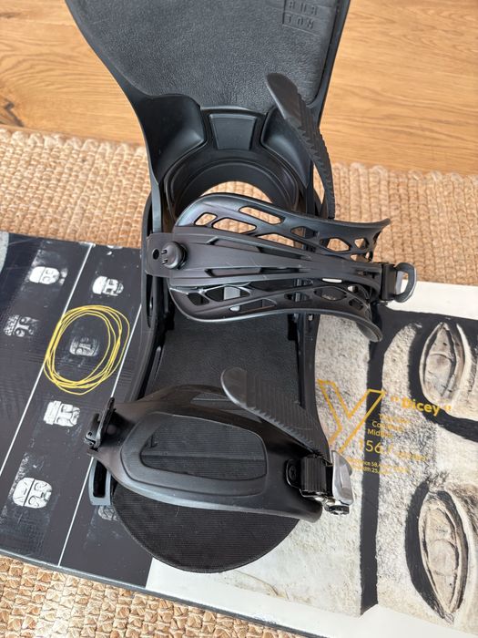 Vand placa snowboard Yes. Dicey 2023 156cm
