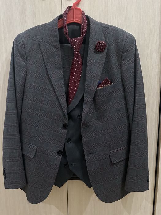 Костюм  тройка классический