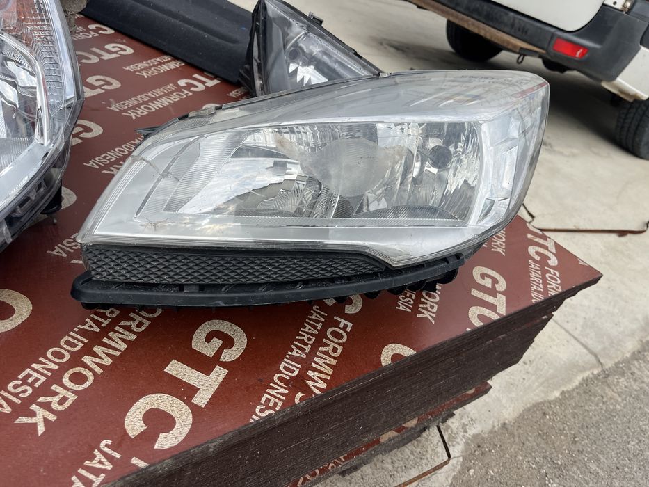 Фар Ford Kuga след 2013