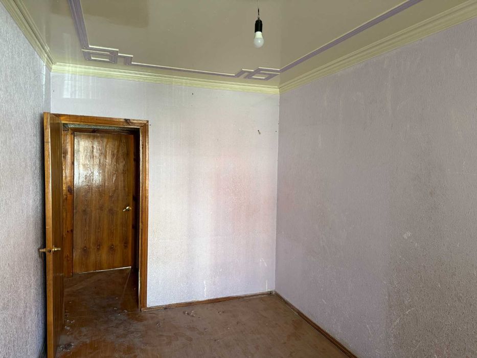 Ипотека! Фархадский рынок 3/1/4 без ремонта 2 полисадника 2 подвала