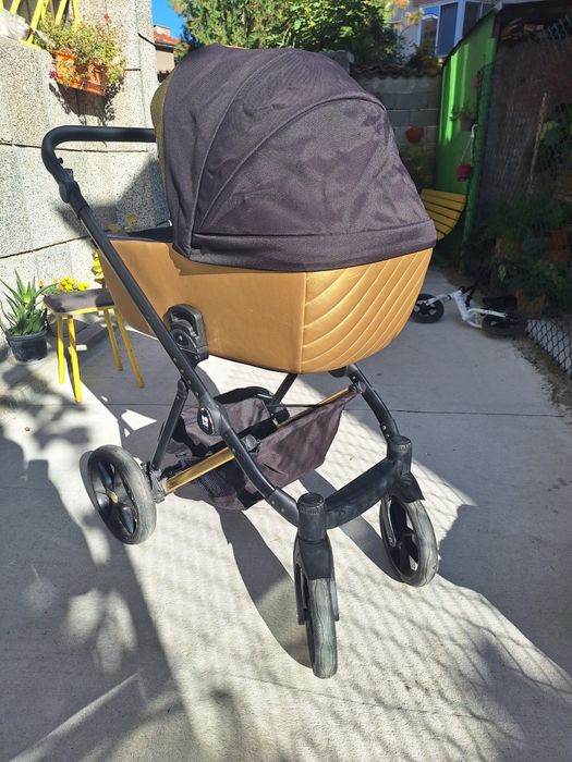 Бебешка  количка черно и златно