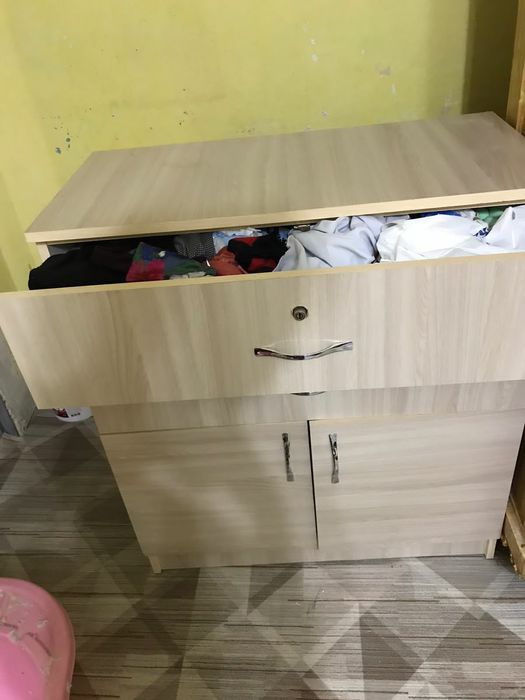 Белый,вместительный комод