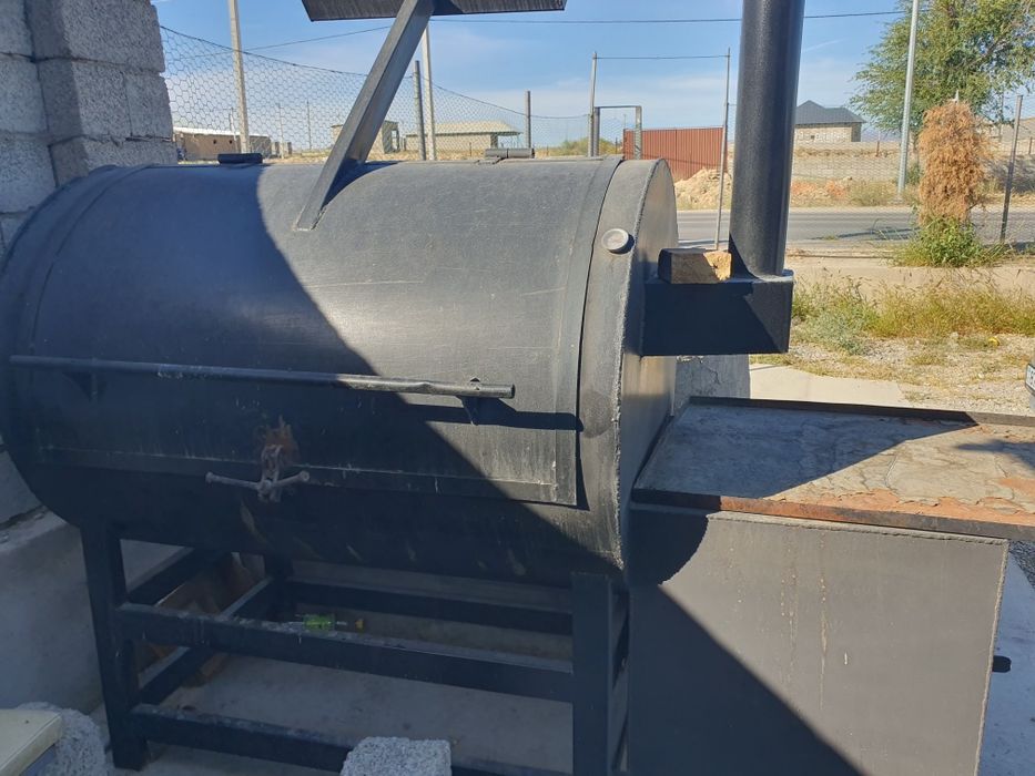 Срочно продаются два смокера для BBQ.