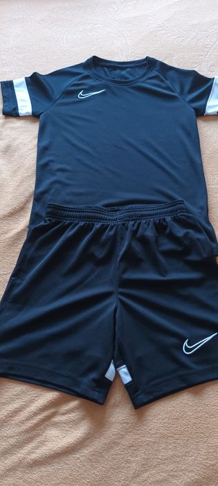 Блузка с панталон Nike