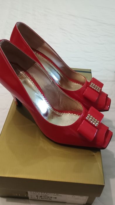 Pantofi de damă din piele lăcuită,culoare rosii,Nr 39,noi