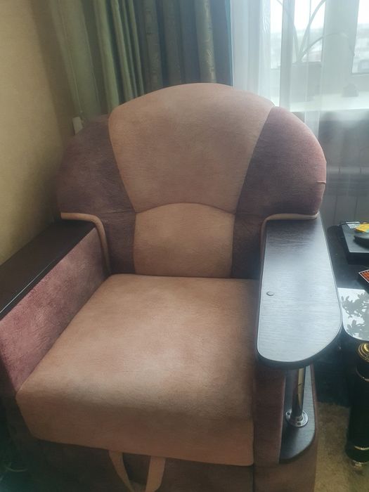 Угловой диван и кресло