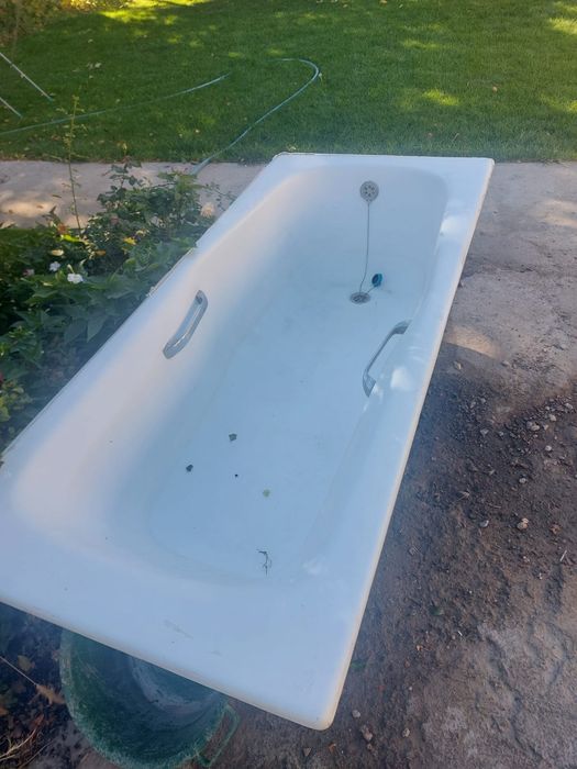 Продаётся чугунная ванна