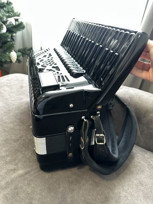 Vand sau schimb acordeon cu sistem midi!