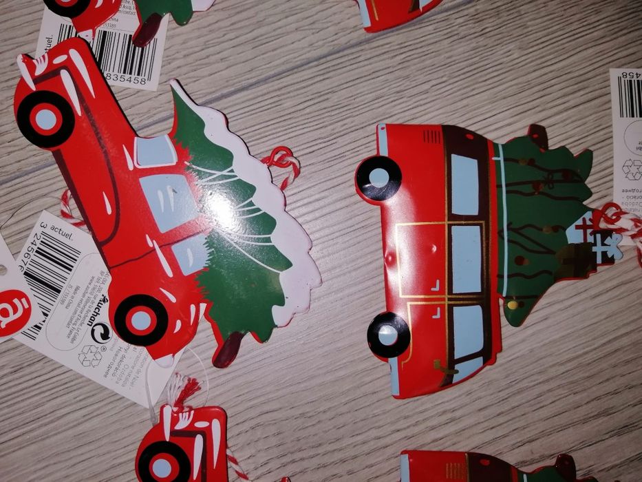 Decoratiune brad masinuta