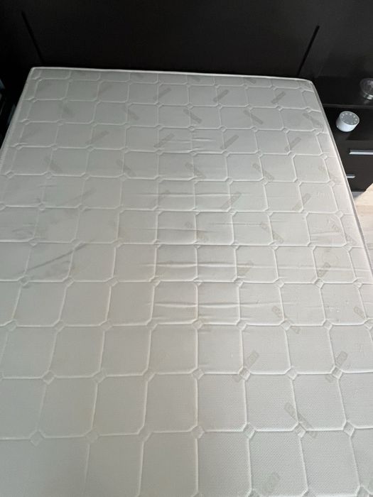 Спалня с матрак Дормео