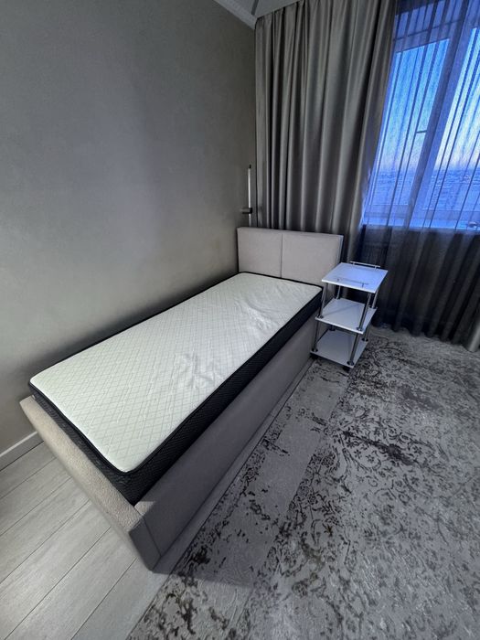 Продам кровать с матрасом, этажерка в подарок. Самовывоз