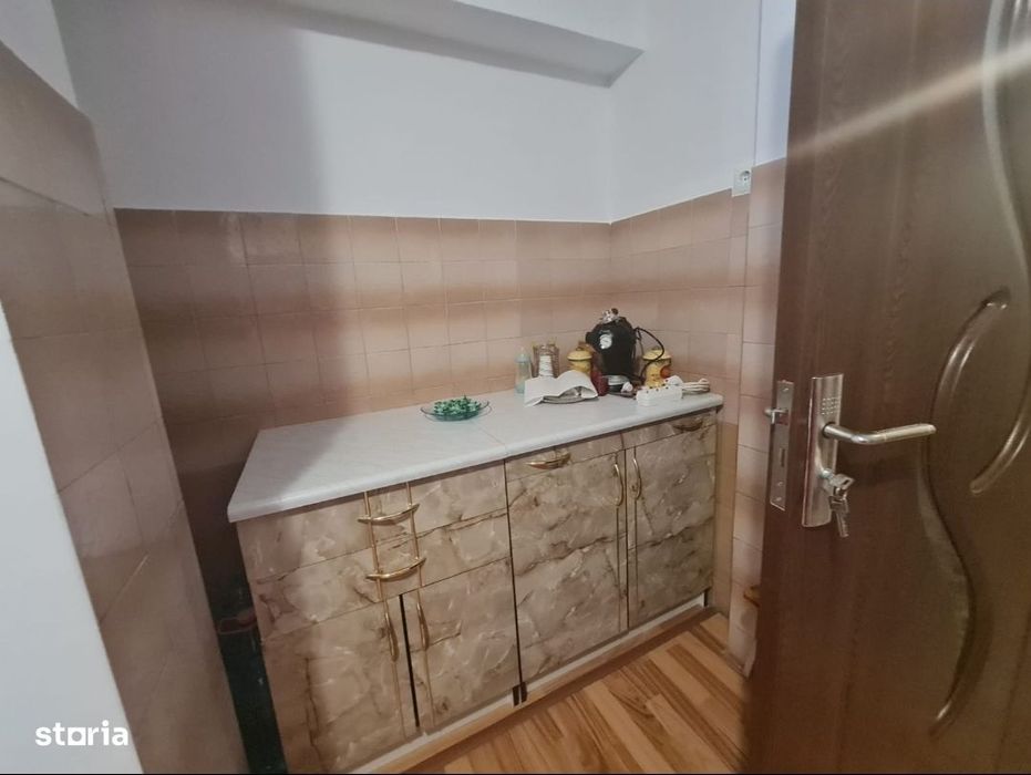 Inchiriez 3 camere Grivitei pet friendly cu parcare