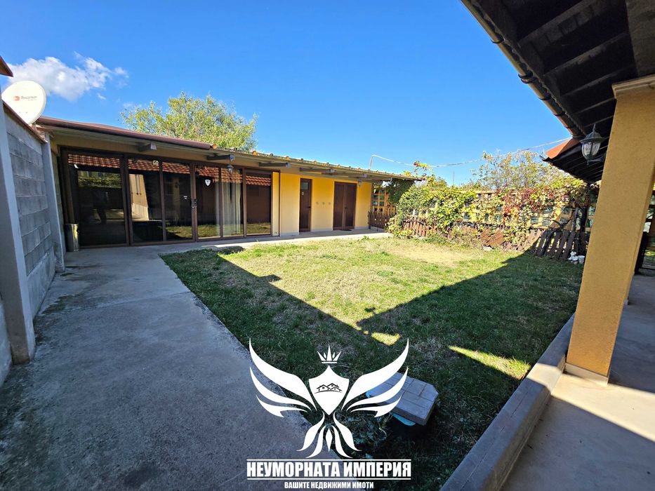 Под наем двуетажна къща с постройки 210РЗП с 1101кв. двор с.Тополово