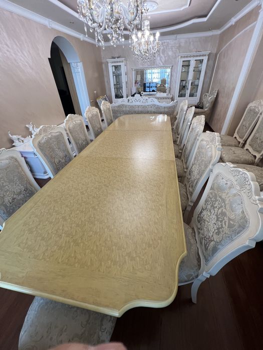 Стол со стульями