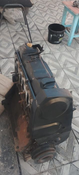 Двигатель на ауди 100C4.