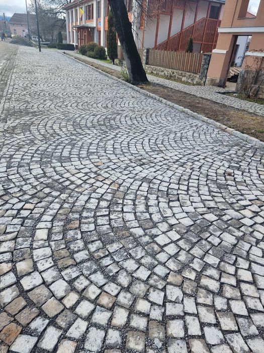 Pavaje curți piatră cubica