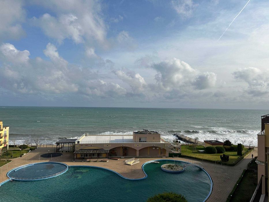 Обзаведен едностаен апартамент с панорама море, Първа линия