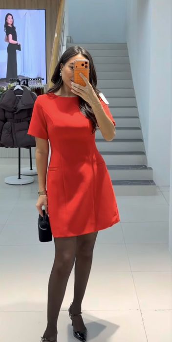 Продам платье красное