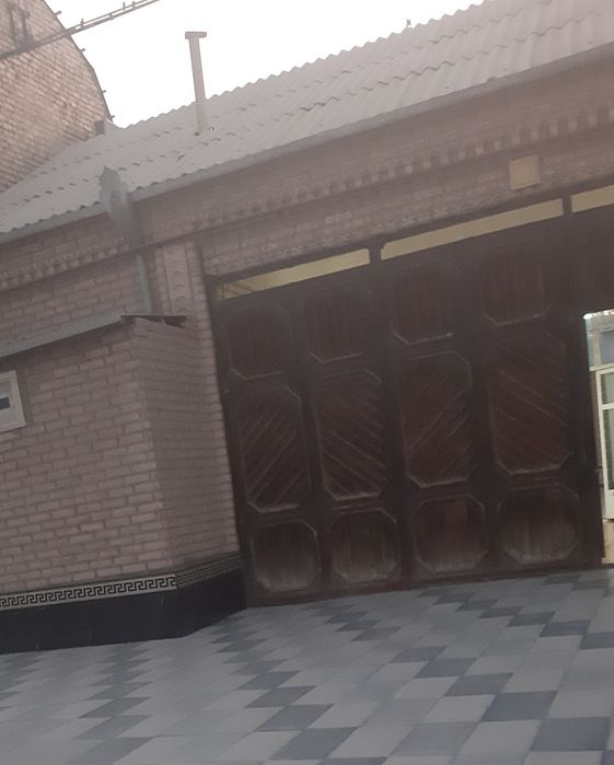 Дарвоза сотилади