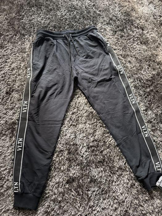 Мъжки анцунг Gucci, Valentino