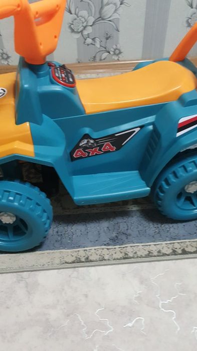 Продаю музыкальную машинку