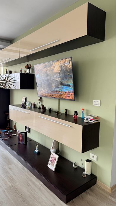 Vand mobila living