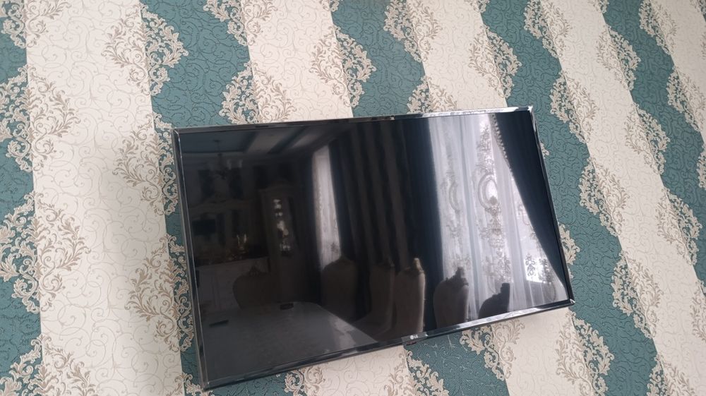 Телевизор 43 почти новый