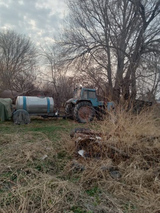 Трактор с опрыскивателем мтз80