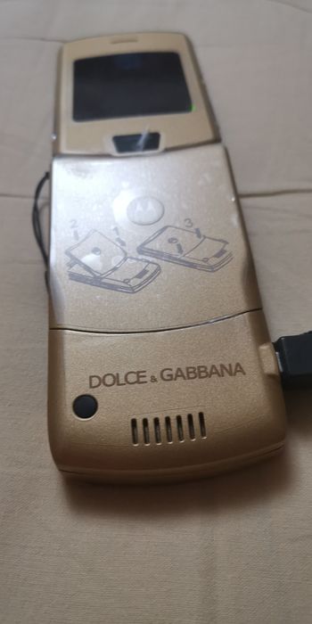 Продавам Motorola razr 3i dolce & gabbana