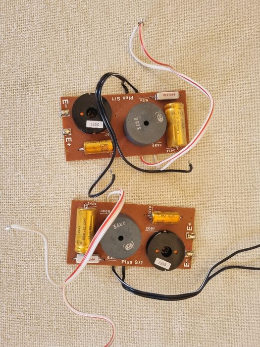 Set Filtre Boxe Canton. 40/70 watts, 4 ohms. Impecabile.