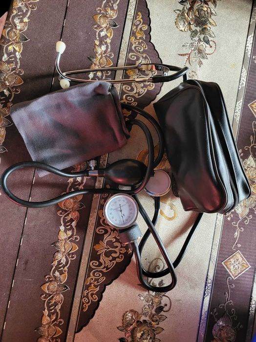Tensiometru manual cu stetoscop