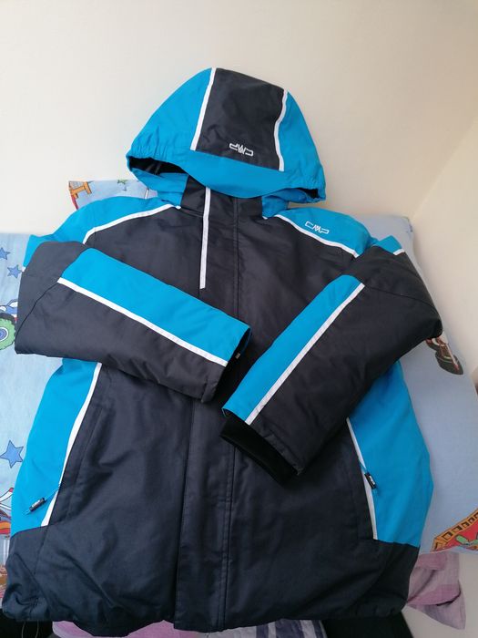 Geaca CMP 152 cm cu mic defect