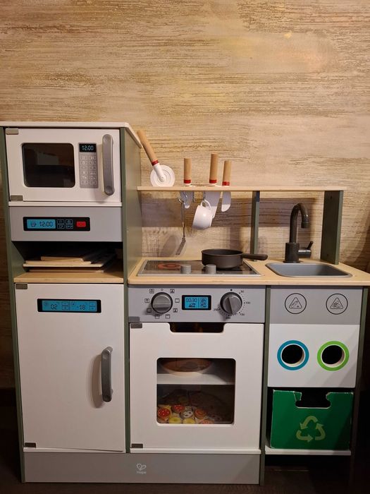 Детска дървена кухня Hape