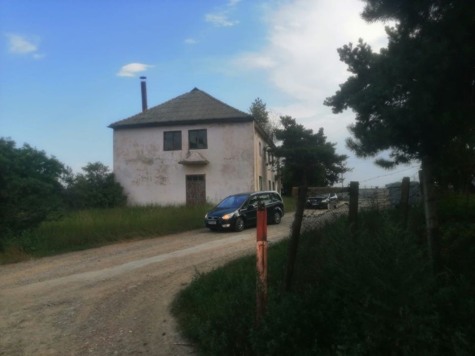 Clădire de închiriat sau de vânzare