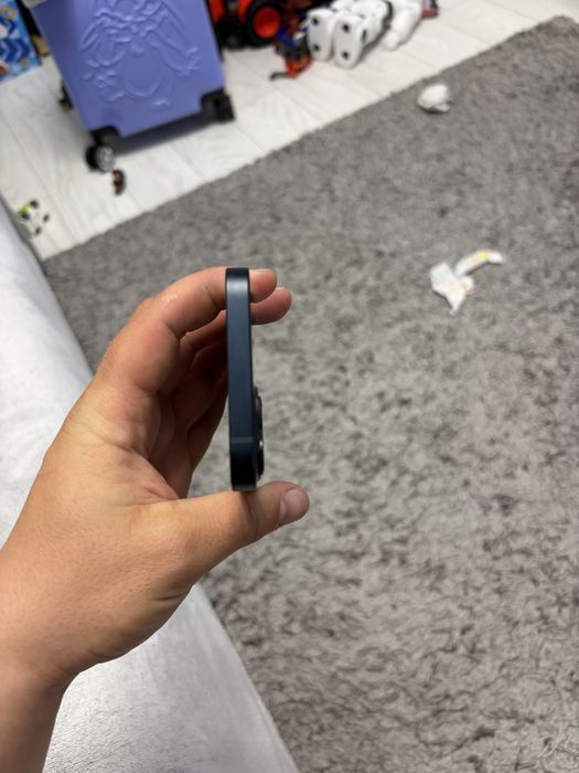 Vand carcasa iphone 13  impecabila