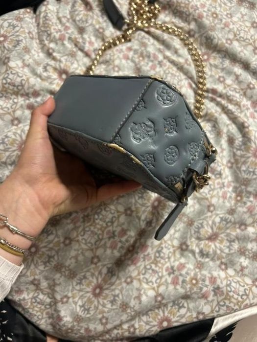 Чанта GUESS в синьо