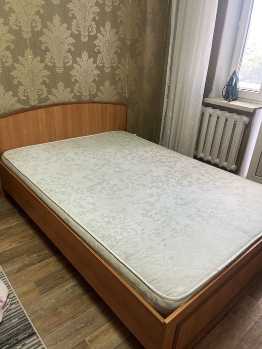 Кровать полуторная