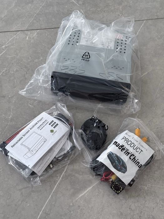 Navigație Auto 1DIN cu ecran retractabil Android și camera retur