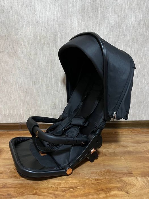 Продам коляску в отличном состочнии 3в1