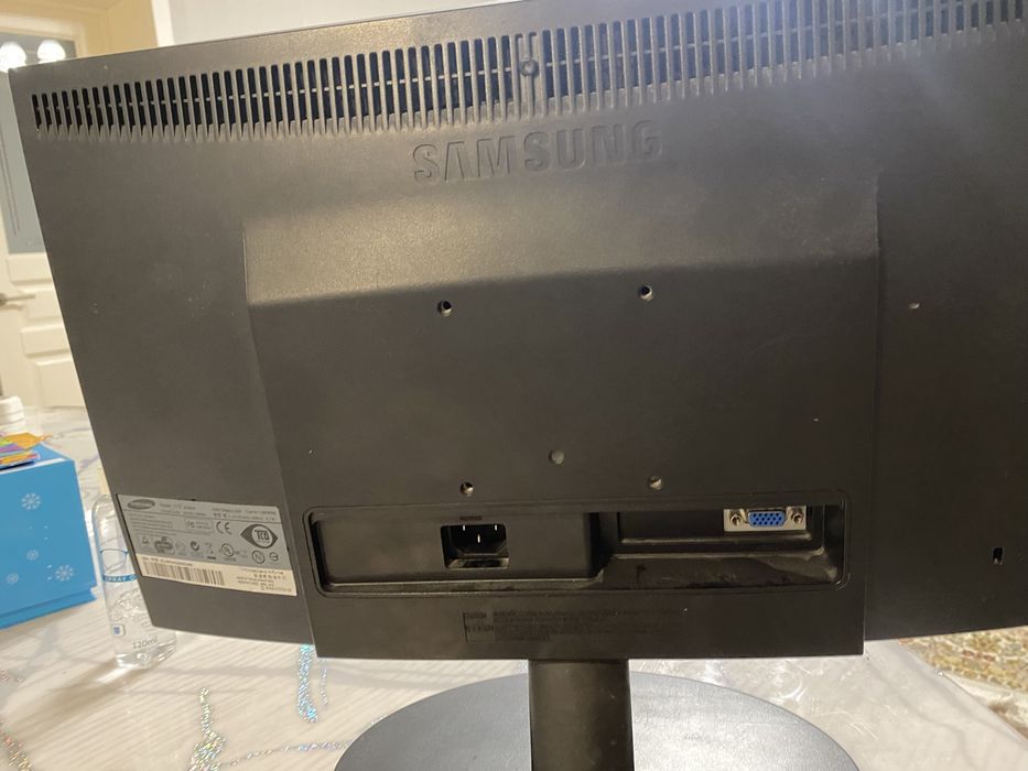 Монитор Samsung 60гц, 19"