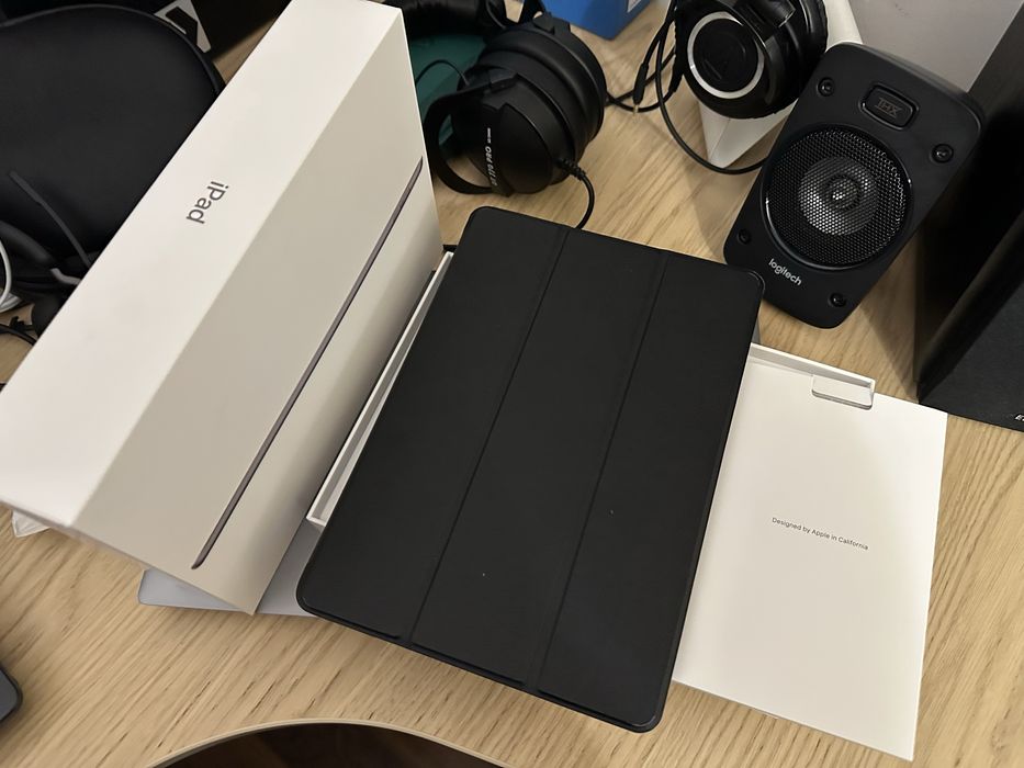 Apple iPad (9th Gen) 64GB Wi-Fi /full box, full protection