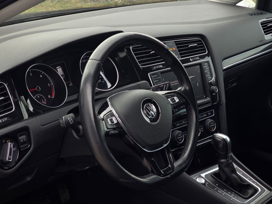 Volkswagen Golf 7 /DSG/ Piele / Keyless