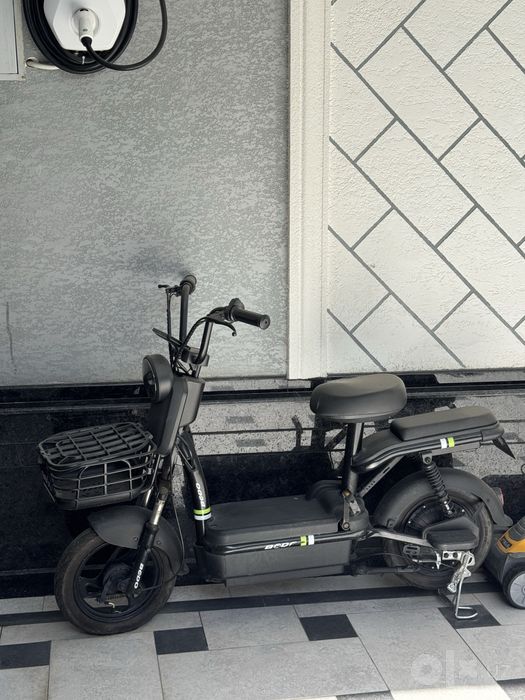 elektron skuter moped