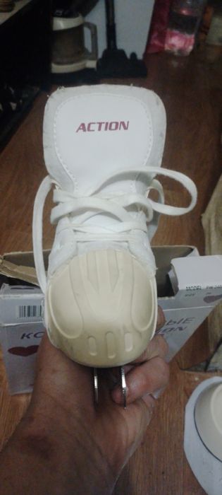 Продам коньки...